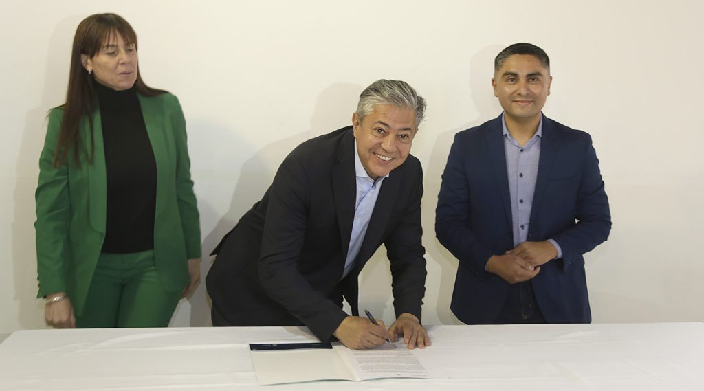 Plan provincial de Pavimento: Rolando Figueroa financiará 30 cuadras de asfalto en&nbsp;Zapala