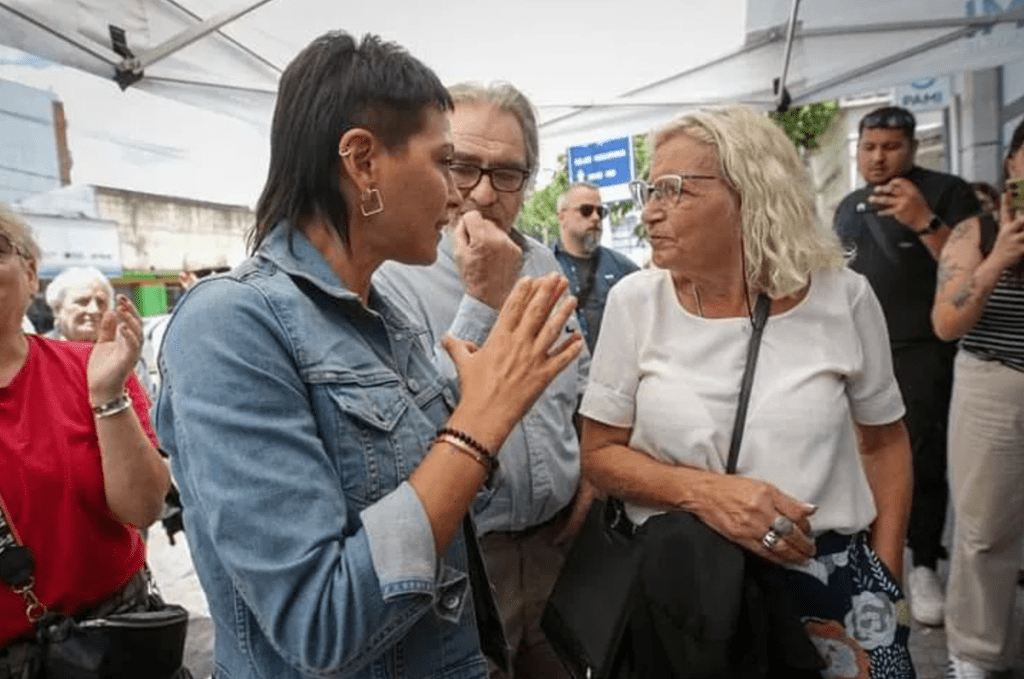 Mayra acompañó a los jubilados que reclamaron al PAMI por la quita de medicamentos&nbsp;gratuitos