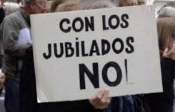 Jubilados protestaron en el Congreso con apoyo de gremios de&nbsp;transporte