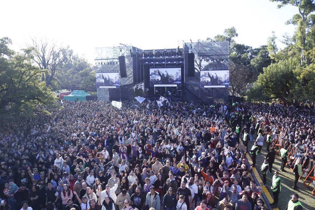 OLGA: 30 mil jóvenes cantaron contra&nbsp;Milei