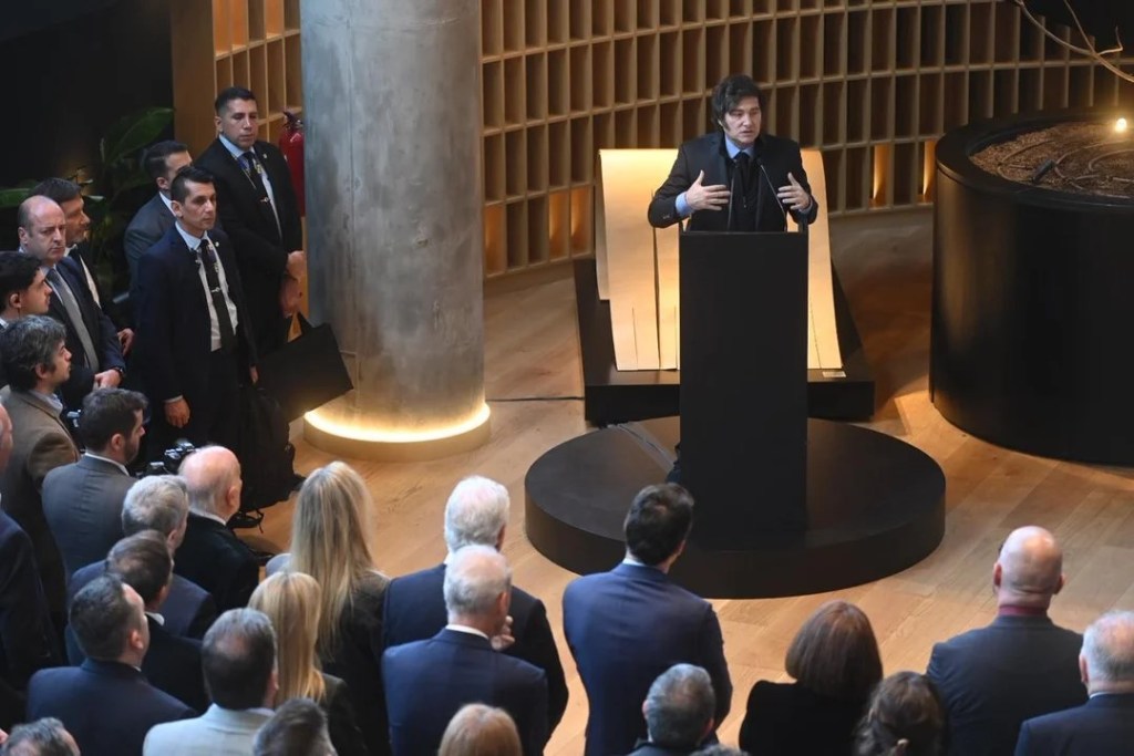 Milei contra la oposición: “No me falta política, enfrente están los que quieren romper&nbsp;todo”