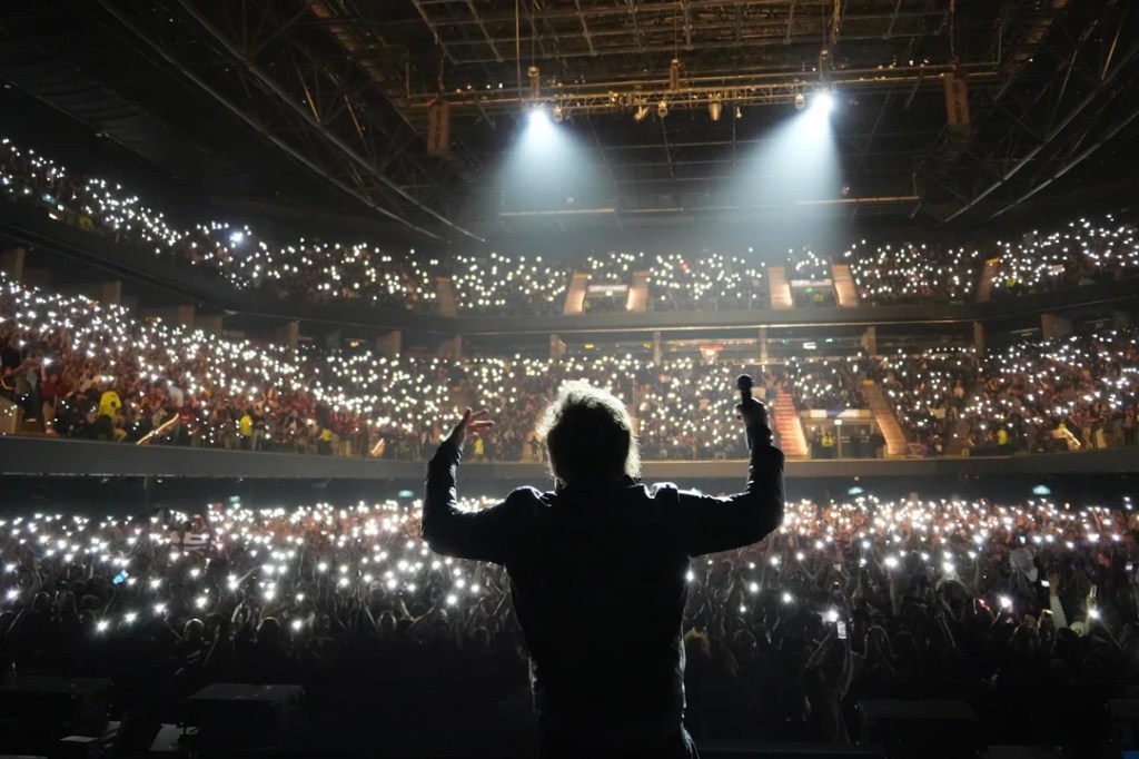 Milei presentó su nuevo libro con un show de rock y llamó a “no aflojar” en la recta final&nbsp;electoral